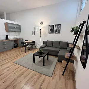 https://apartement-central-40qm-wi-fi-free-parking-calm-back-house-10c.dusseldorf-hotel.net